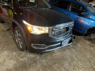 2018 GMC Acadia SLT - Primary Damage Right Image
